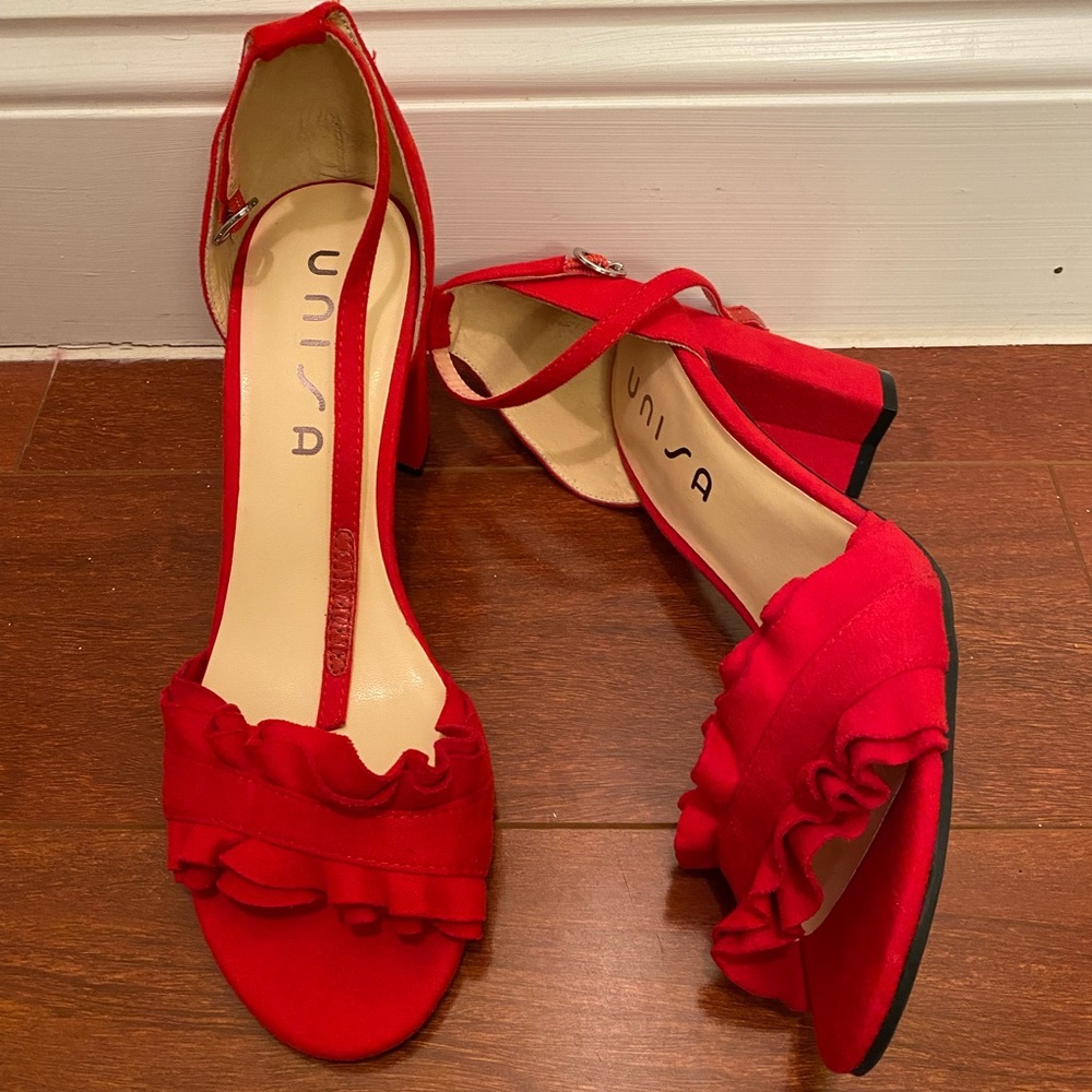 Unisa Ruffle Heel in Red Suede / Size 9M